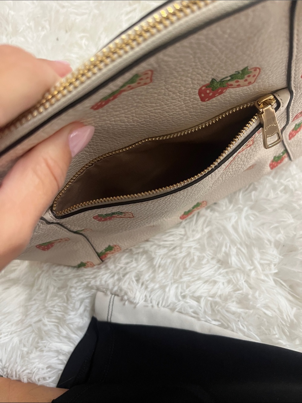 Coach Cream Leather Strawberry Print Shoulder Bag - Picture 3 of 6